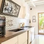Casa Mira אורוסיי